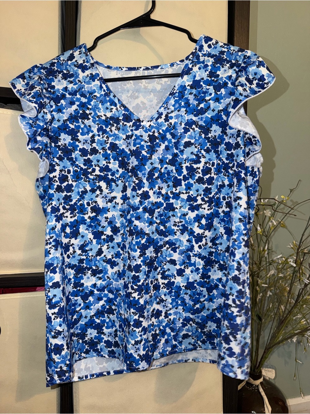 SHEIN Blue Floral V-Neck Ruffle Sleeve Top